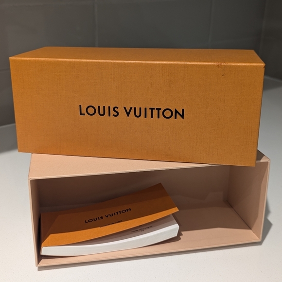 Louis Vuitton Sunglasses BOX - Picture 2 of 4